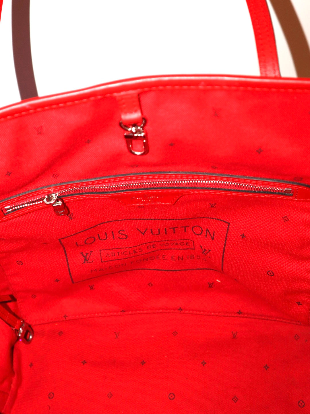 Louis Vuitton Neverfull MM escale