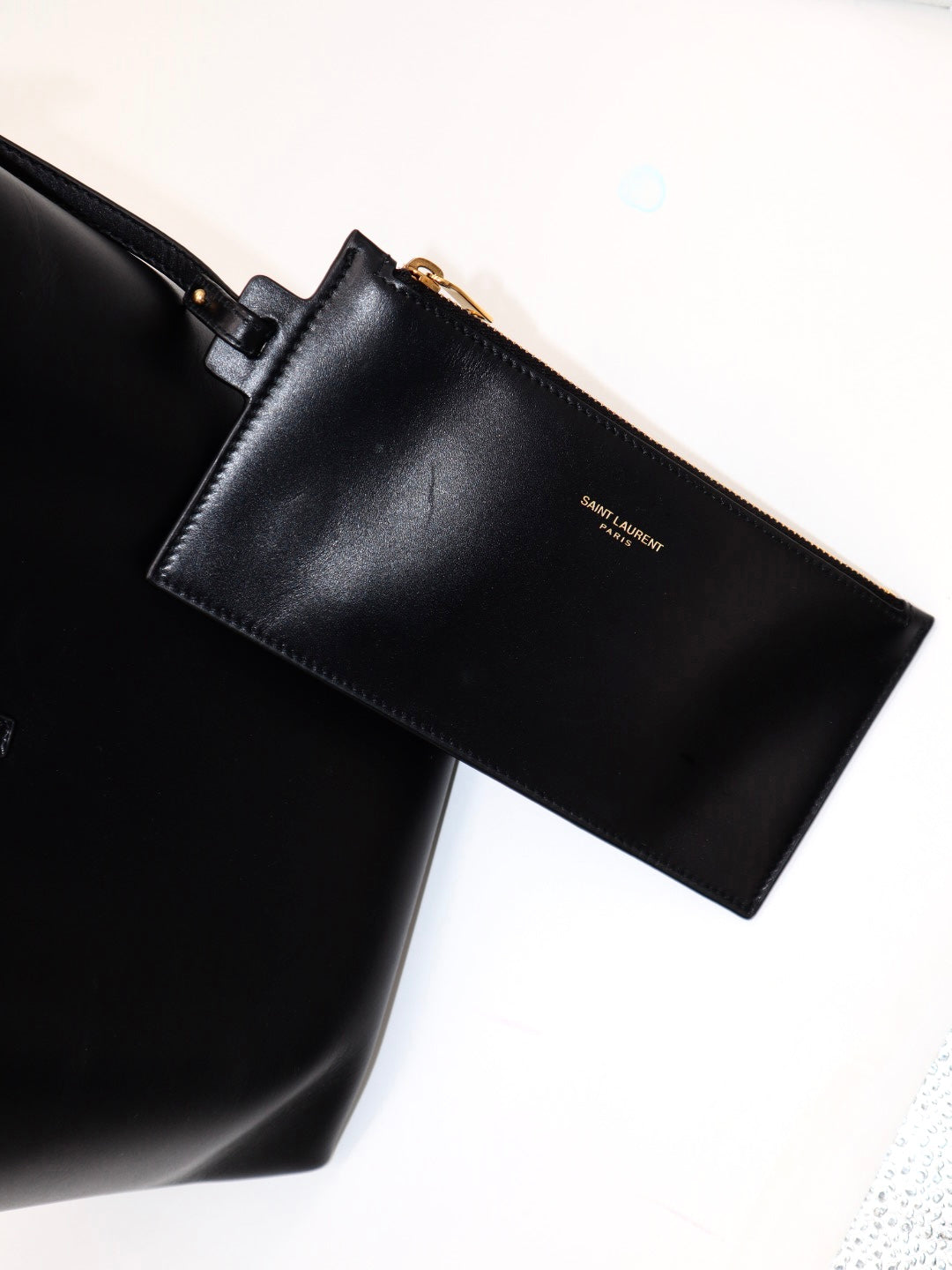 Bucket Saint Laurent Le37