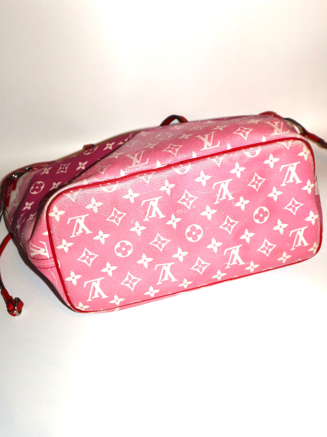 Louis Vuitton Neverfull MM escale